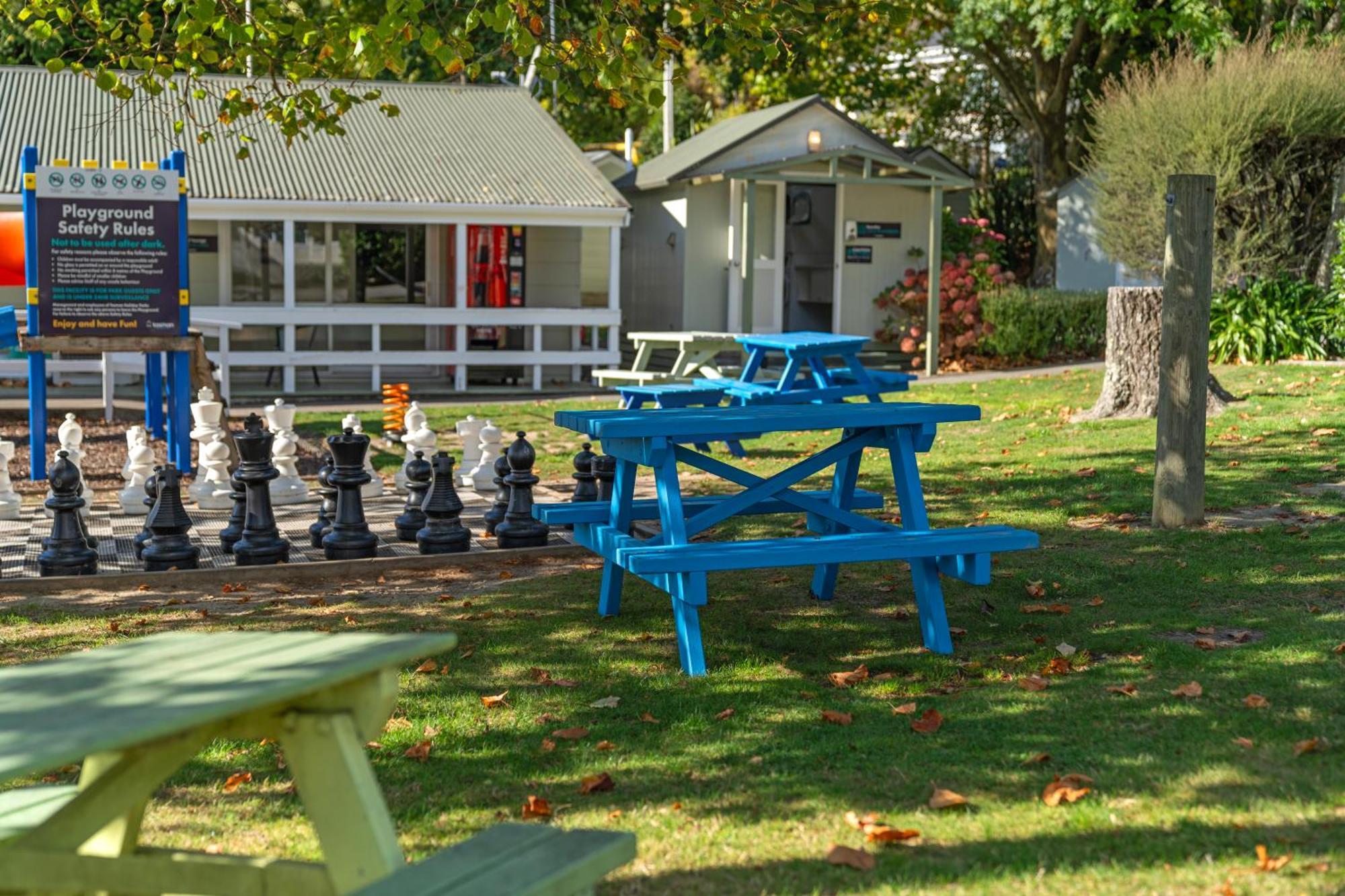 Tasman Holiday Parks Picton Exterior foto The cafe at the park