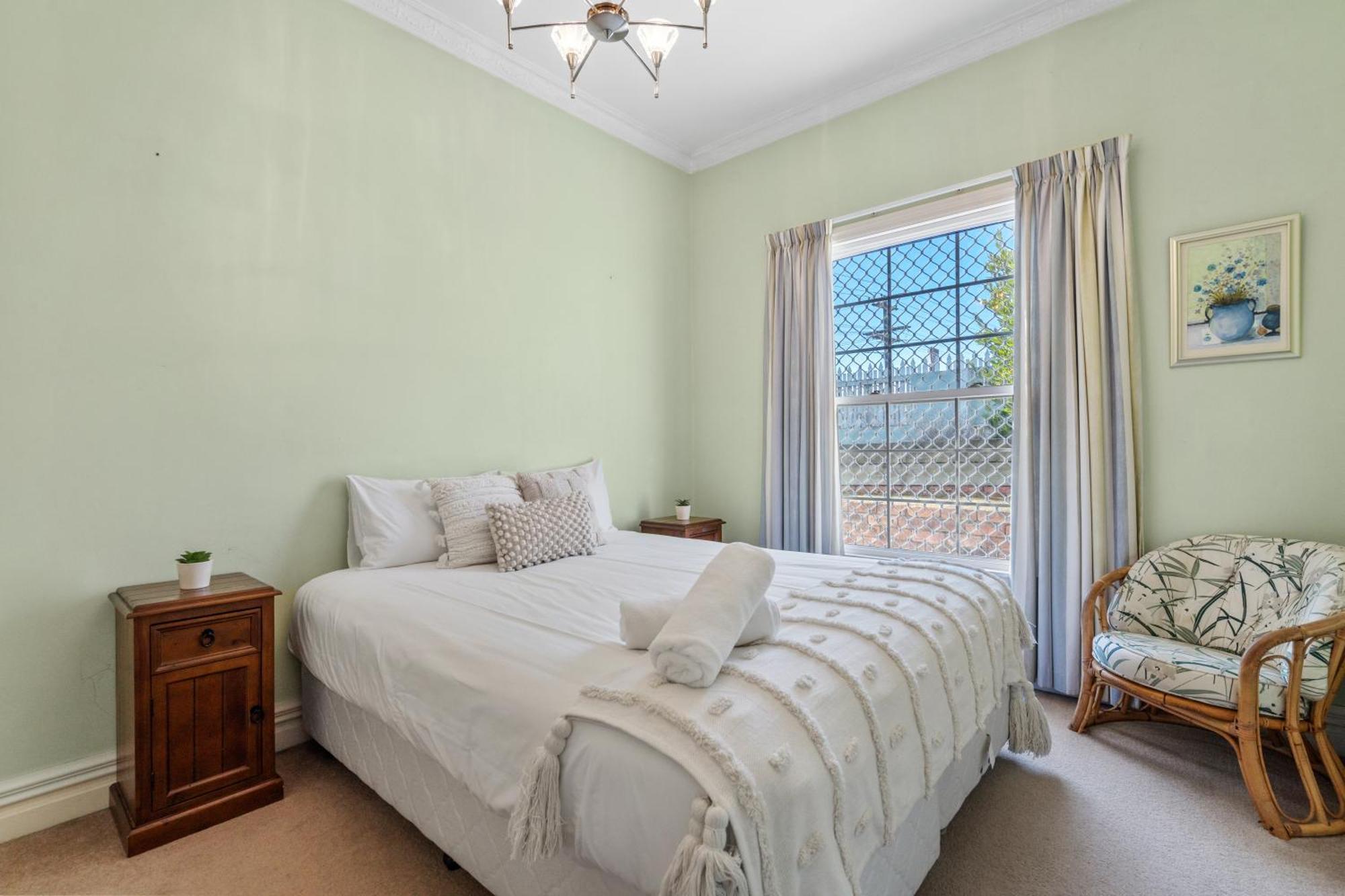 Tasman Holiday Parks Picton Exterior foto A bedroom
