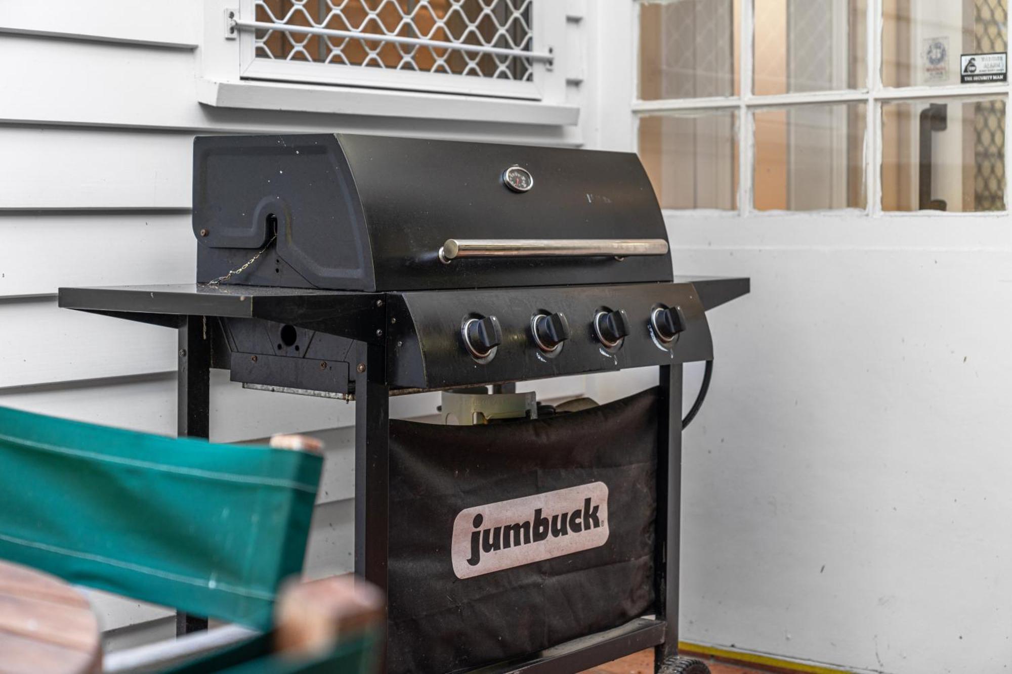 Tasman Holiday Parks Picton Exterior foto A gas barbecue