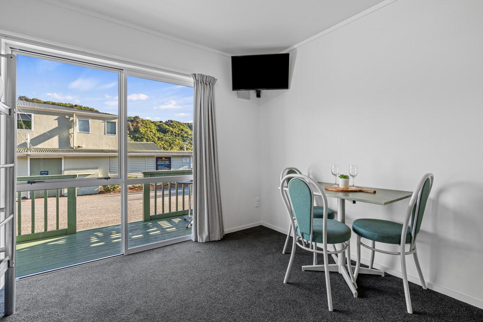 Tasman Holiday Parks Picton Exterior foto A typical studio apartment