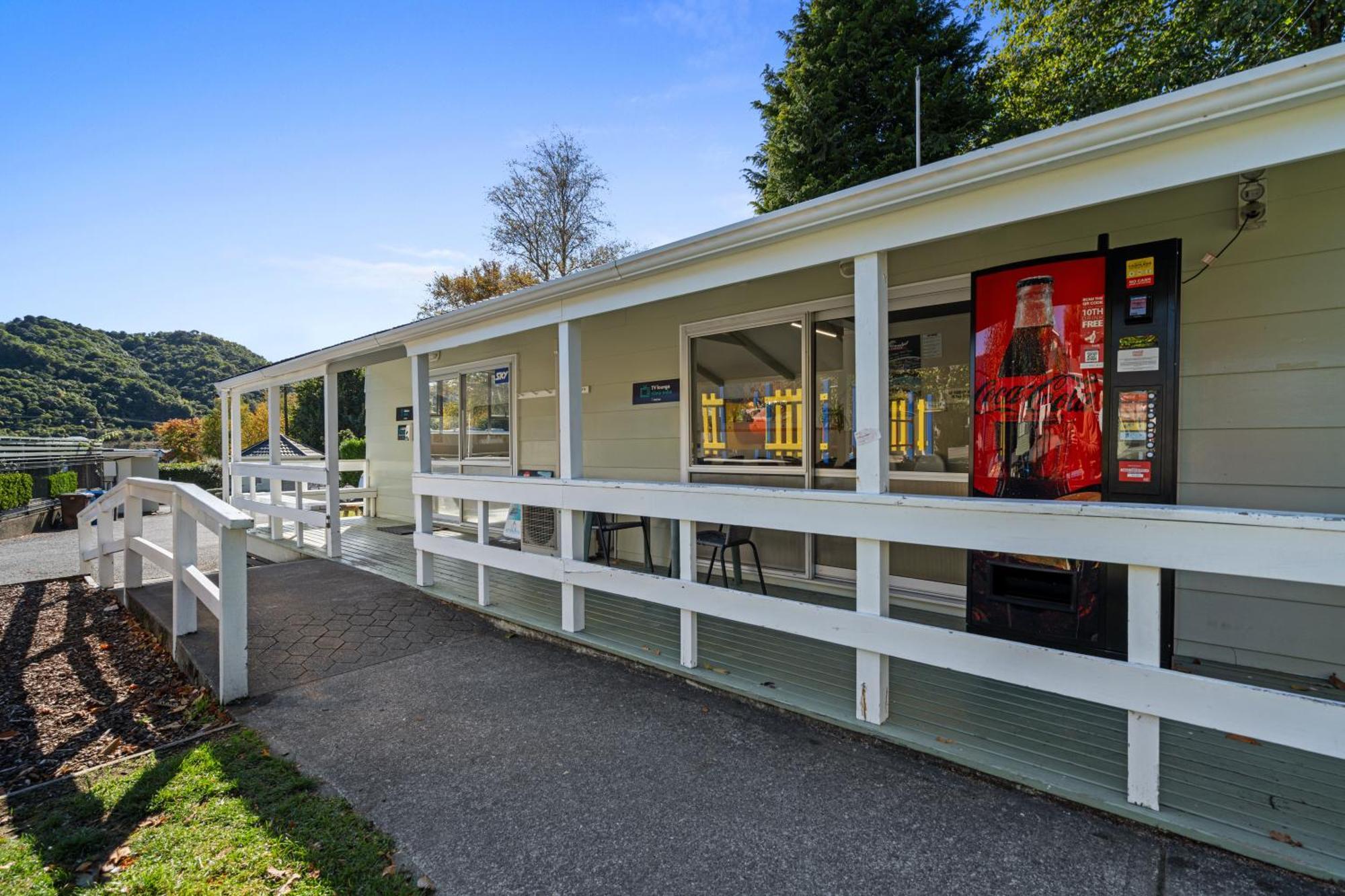 Tasman Holiday Parks Picton Exterior foto The station in 2019