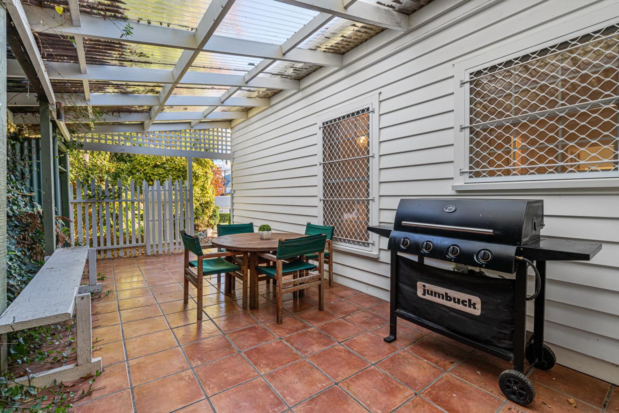 Tasman Holiday Parks Picton Exterior foto A backyard barbecue