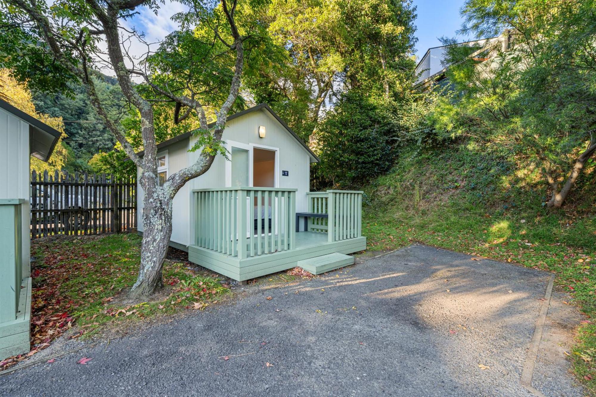 Tasman Holiday Parks Picton Exterior foto The smallest house in the world