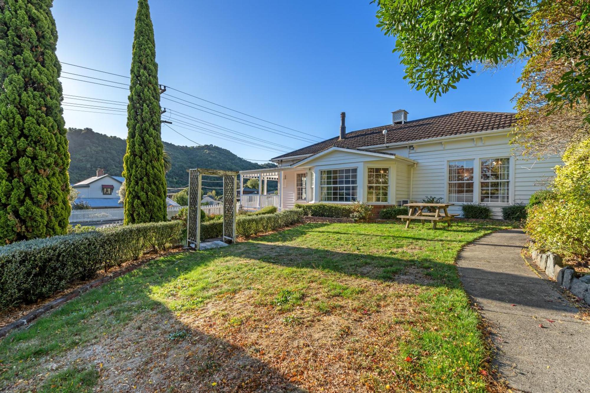 Tasman Holiday Parks Picton Exterior foto The house in 2015
